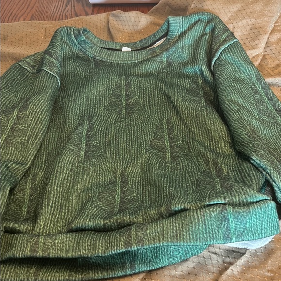 no brand Sweaters - New green Women's Sweatershirt with trees (great for the holidays)